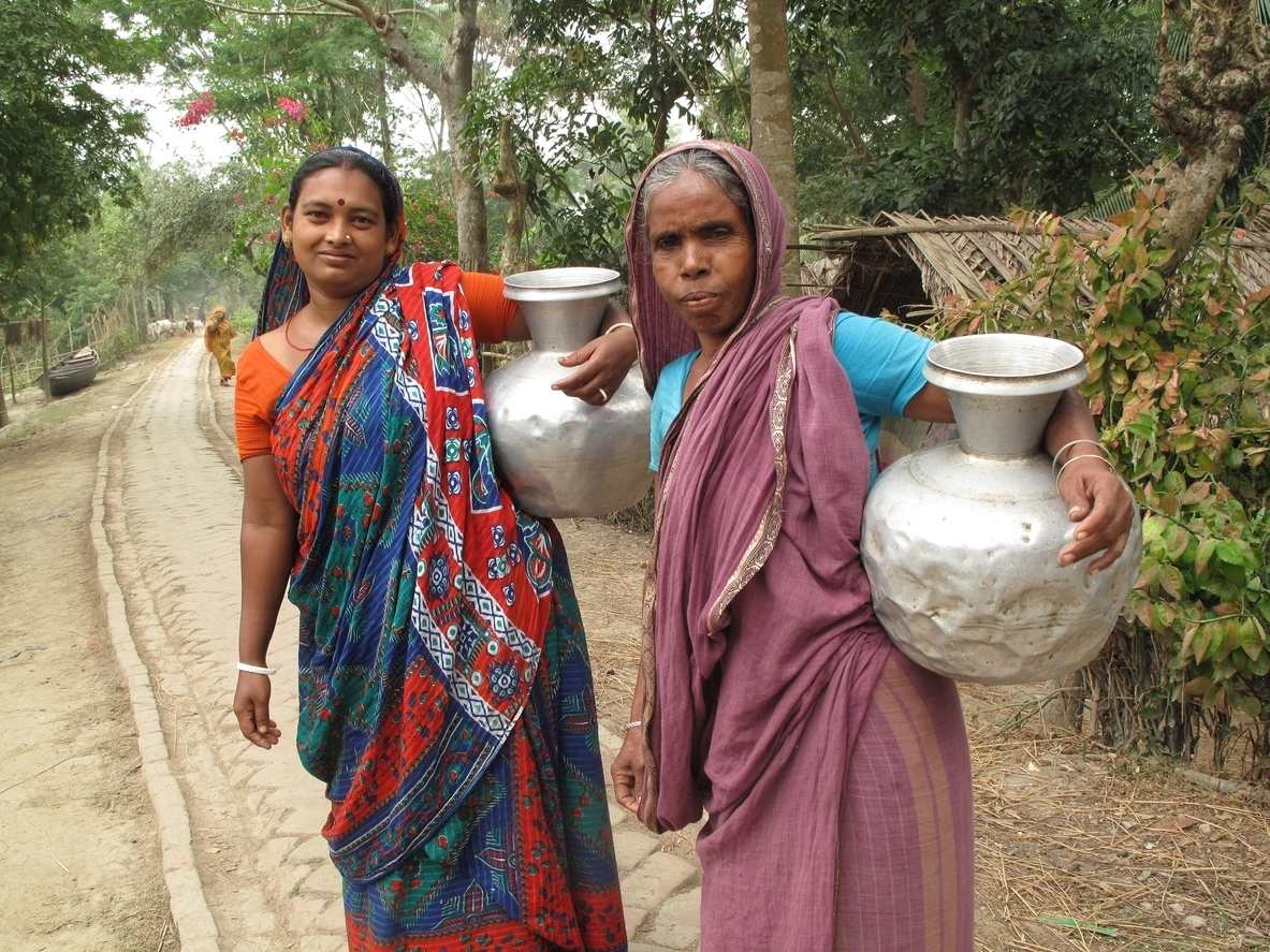 fetching water in bangladesh